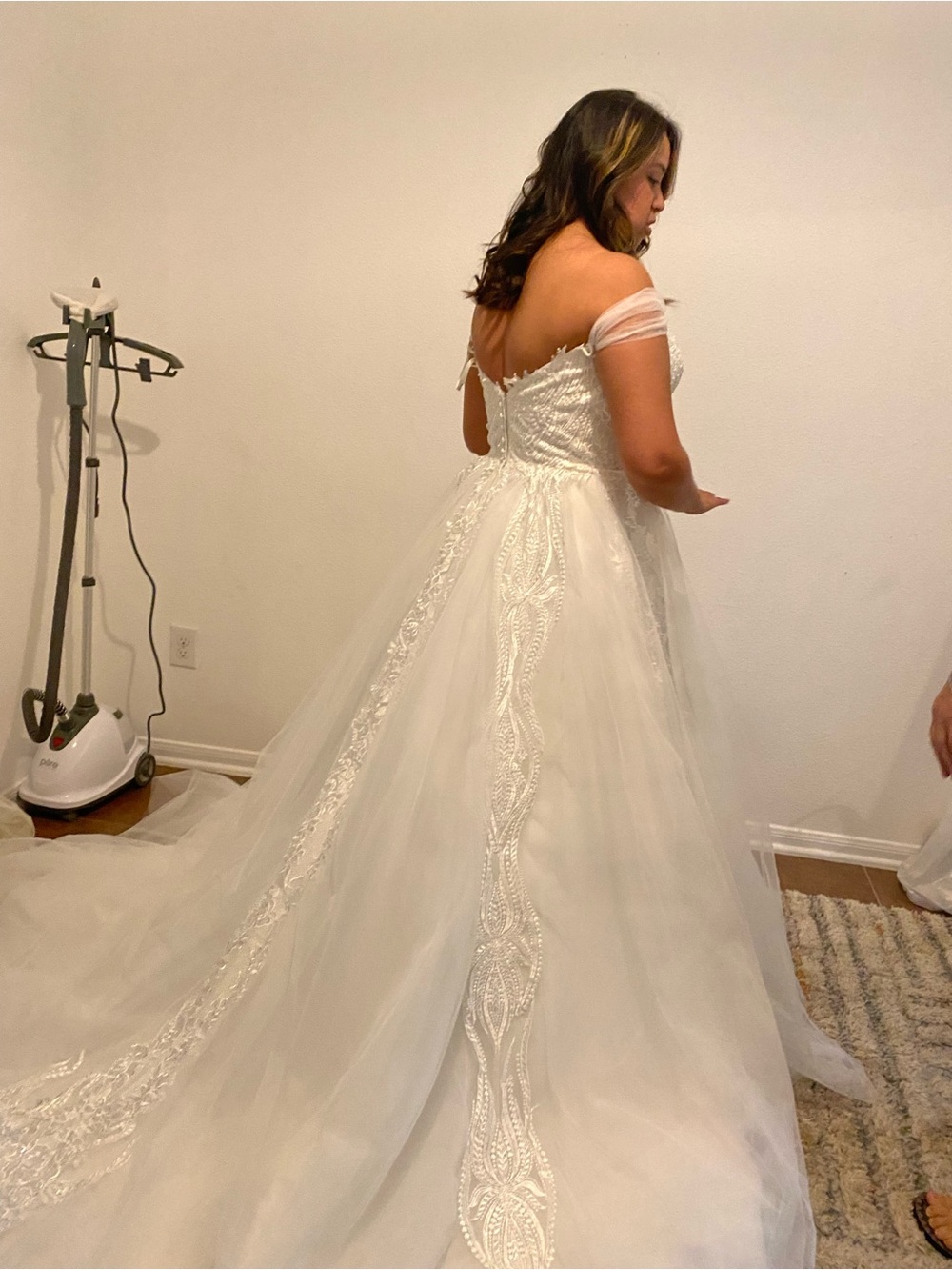 Elegant White Off-Shoulder Lace Wedding Dress - Picture 2 of 5